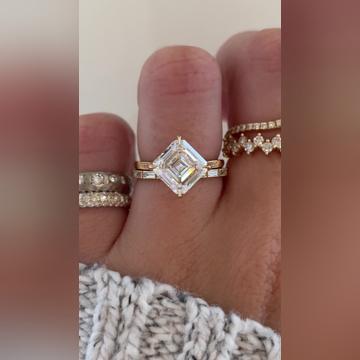 Alessandra-3ctAsscher-18kYellow-Iva