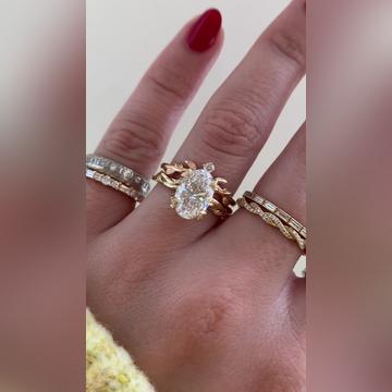 Vesa-2.5ctOval-14kYellow-Adelixa