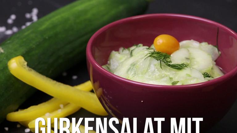 Gurkensalat mit Essig und Öl