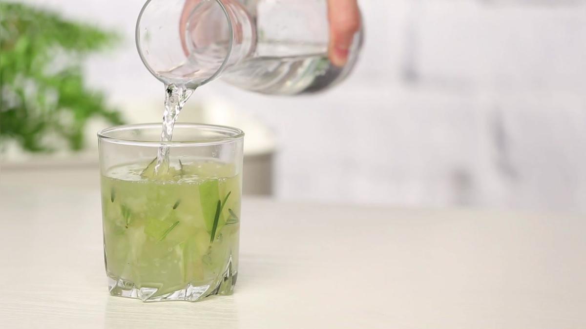 Gin Tonic Variation: Apfel-Rosmarin