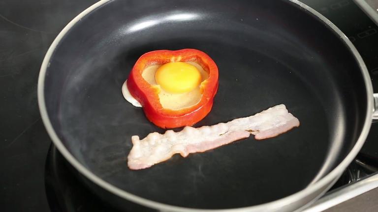 Kitchen-Hack: Perfekte Spiegeleier braten