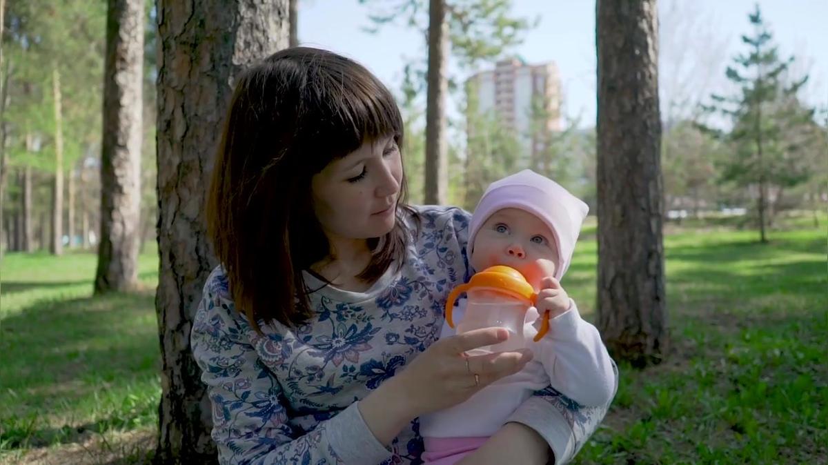 Ab wann macht ein Trinklernbecher für mein Baby Sinn?