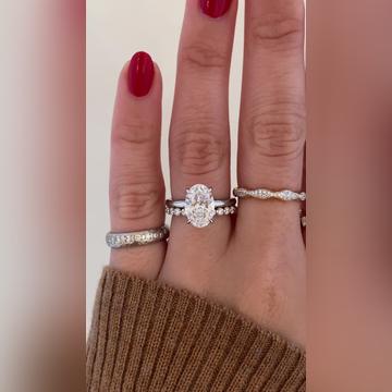 Ariya-2.50ctOval-Plat-Vic2mm