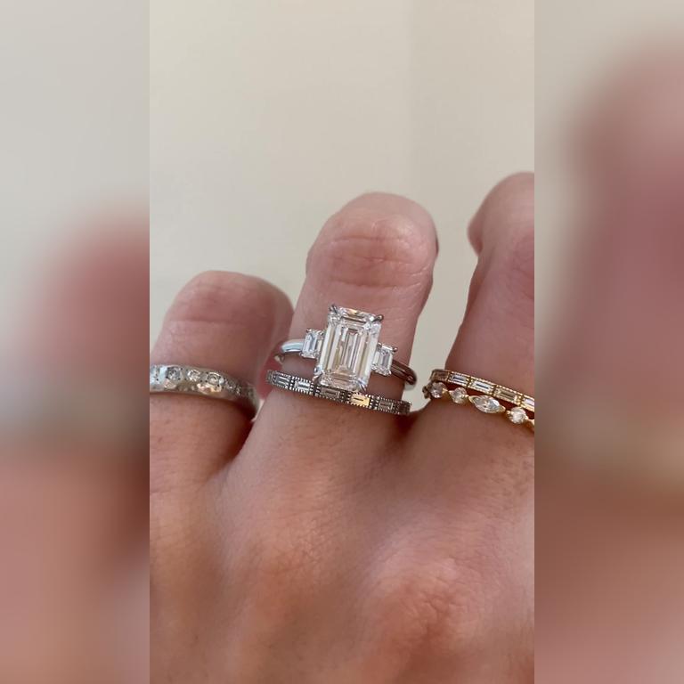Rebecca-2.5ctEmerald-Plat-Iva2.1mm