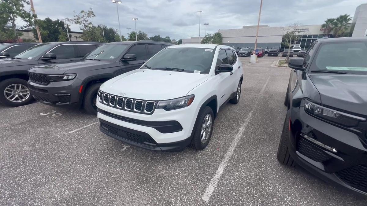 Jaiden// 2023 Jeep Compass latitude// John 954-6082457