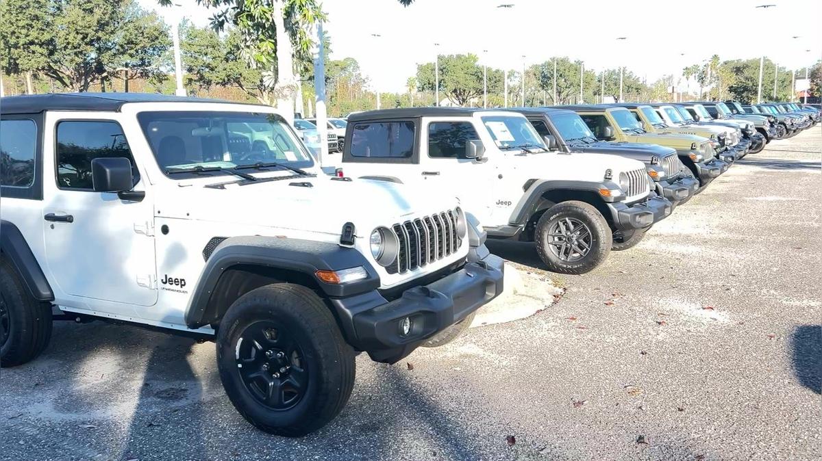 Carlos's Jeep lot video by Walter / Airport CDJ 407-541-6200